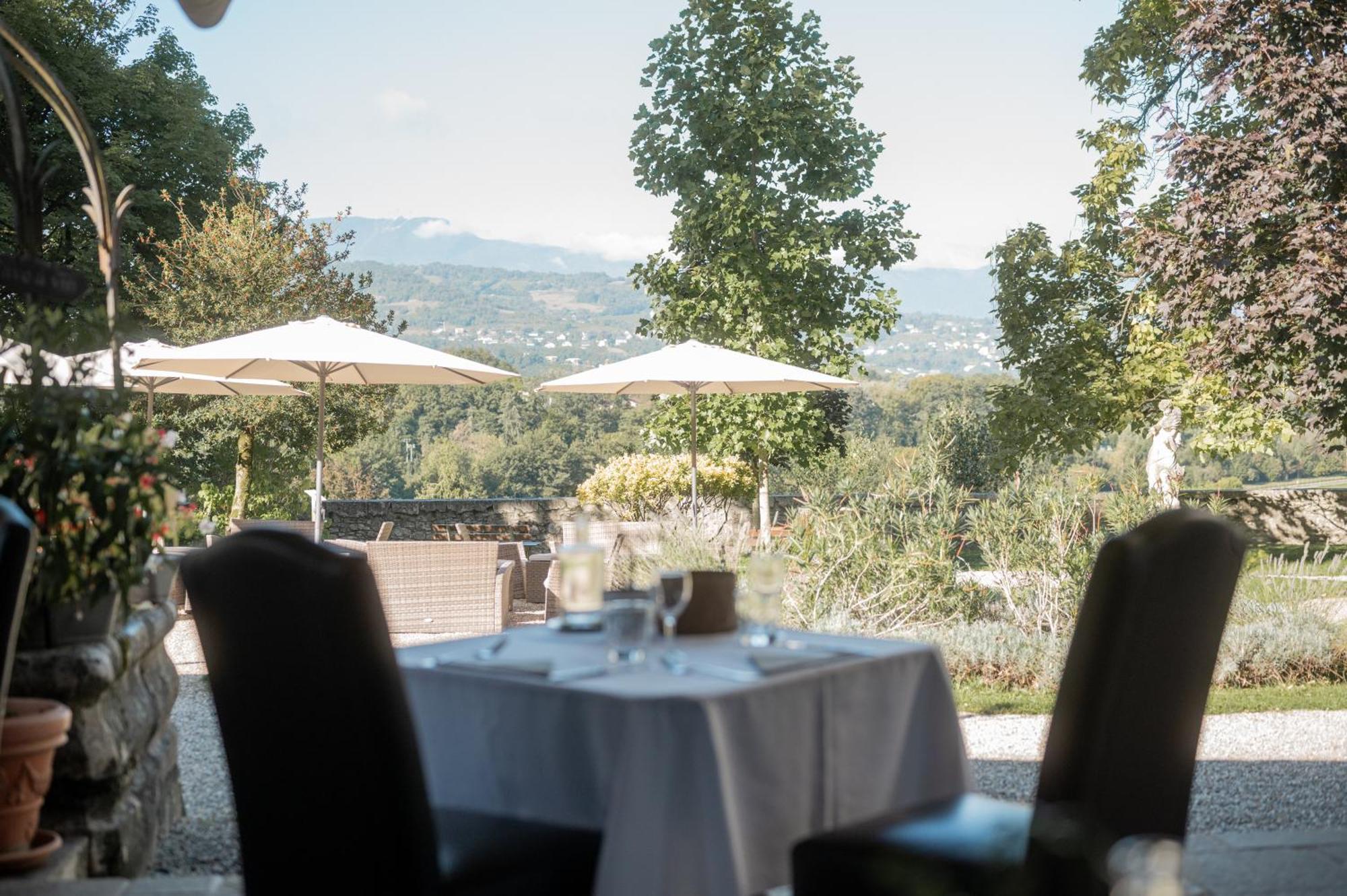 Chateau Des Comtes De Challes Bagian luar foto