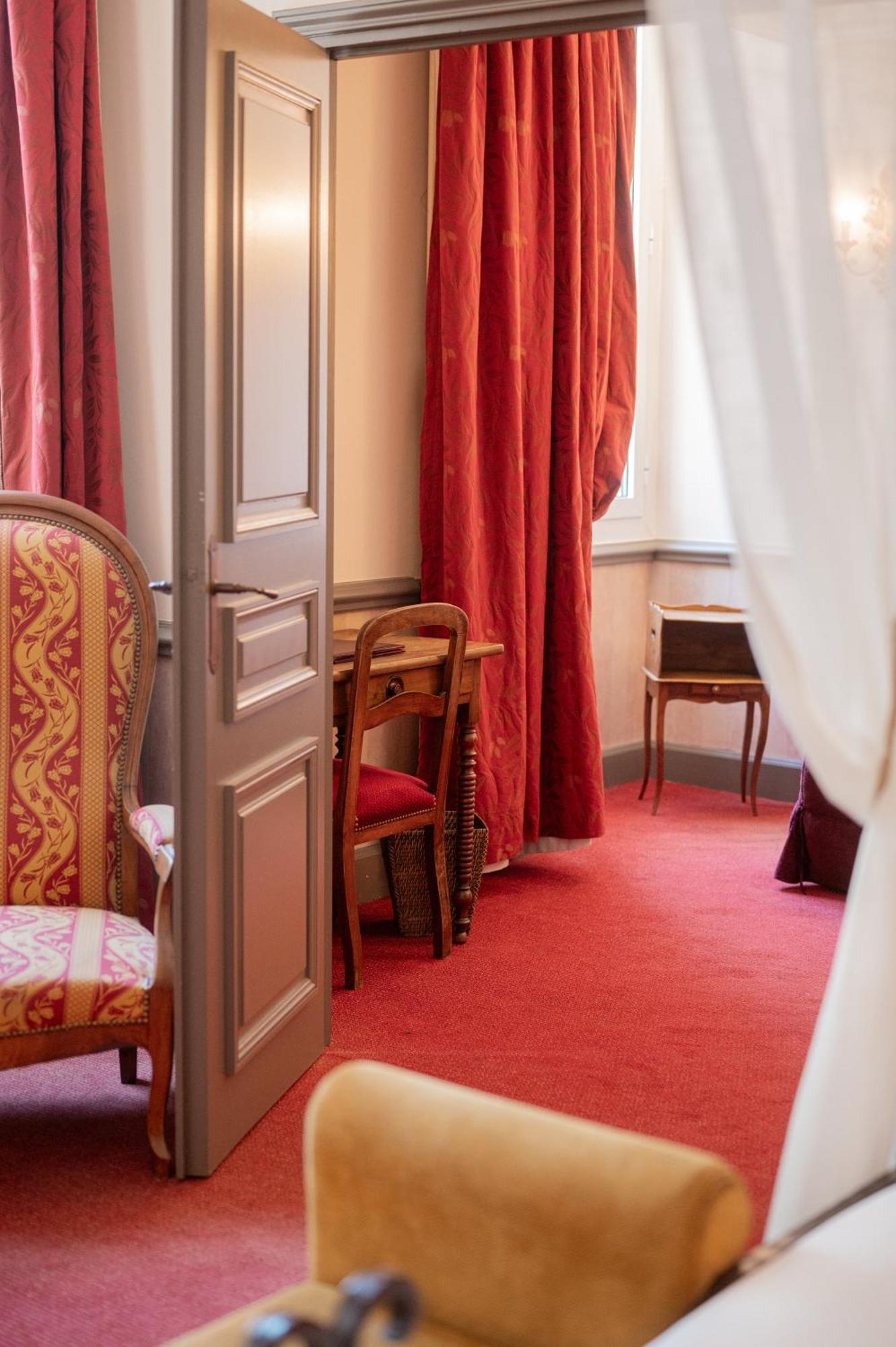 Chateau Des Comtes De Challes Bagian luar foto