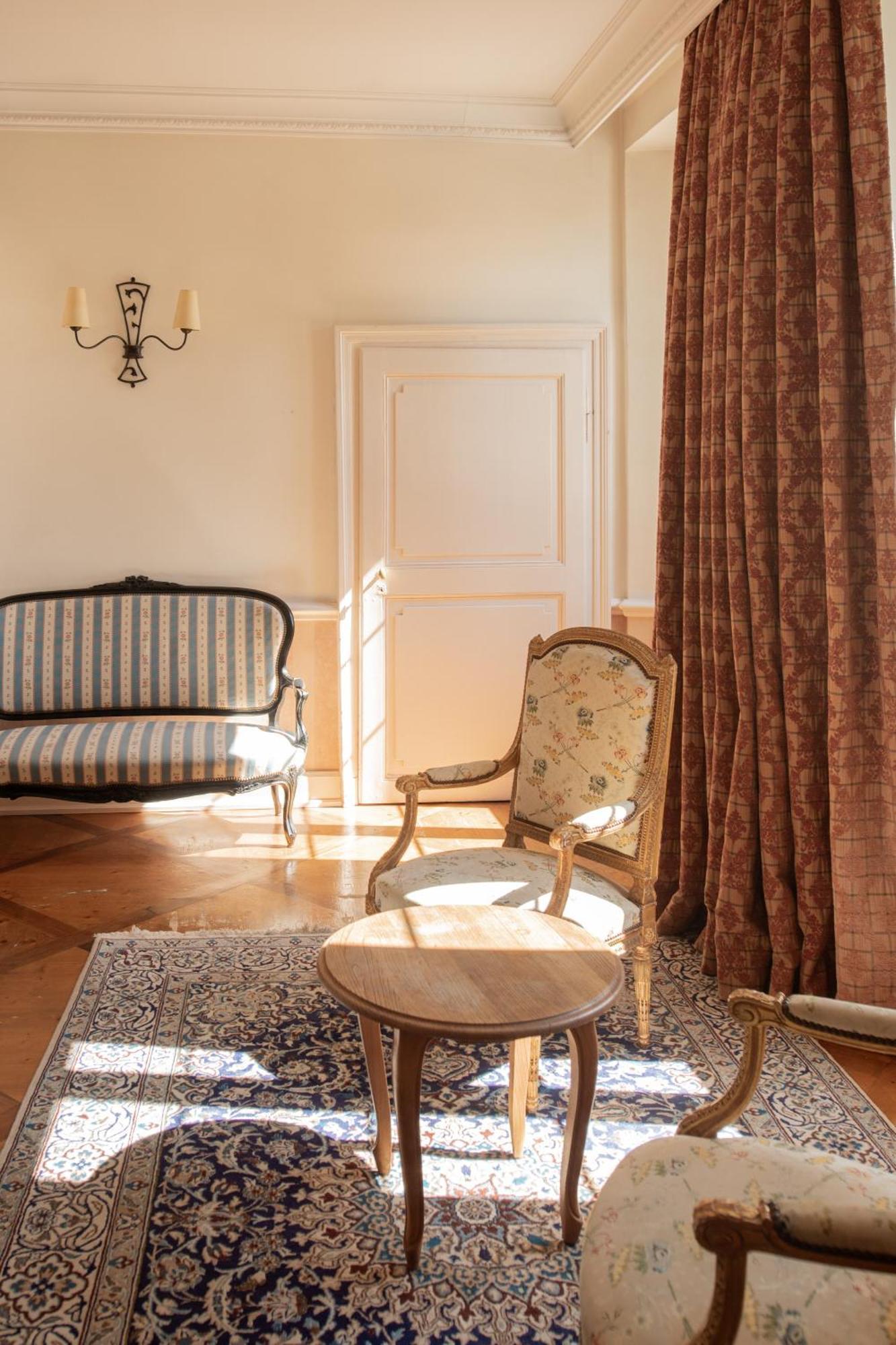 Chateau Des Comtes De Challes Bagian luar foto