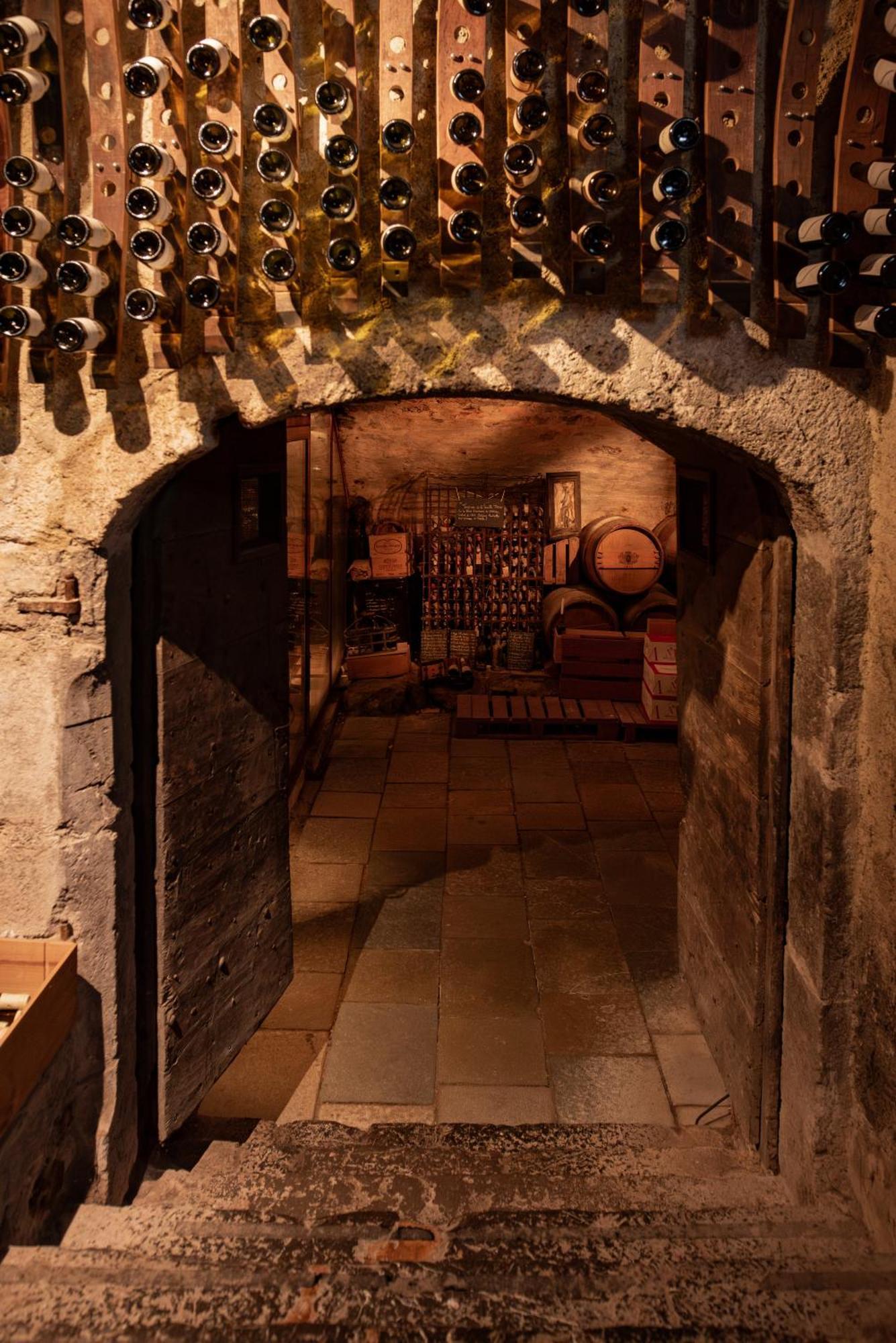 Chateau Des Comtes De Challes Bagian luar foto