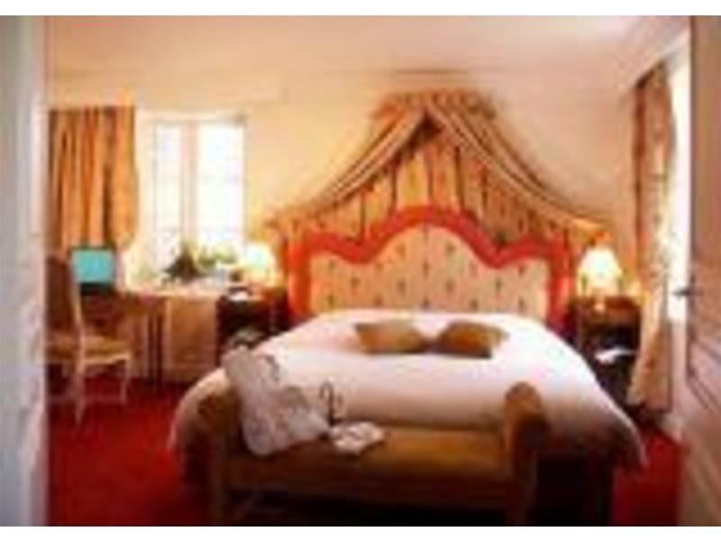 Chateau Des Comtes De Challes Bagian luar foto