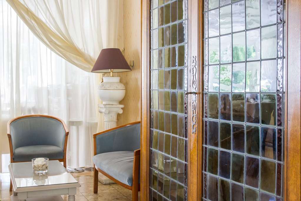 Chateau Des Comtes De Challes Restoran foto